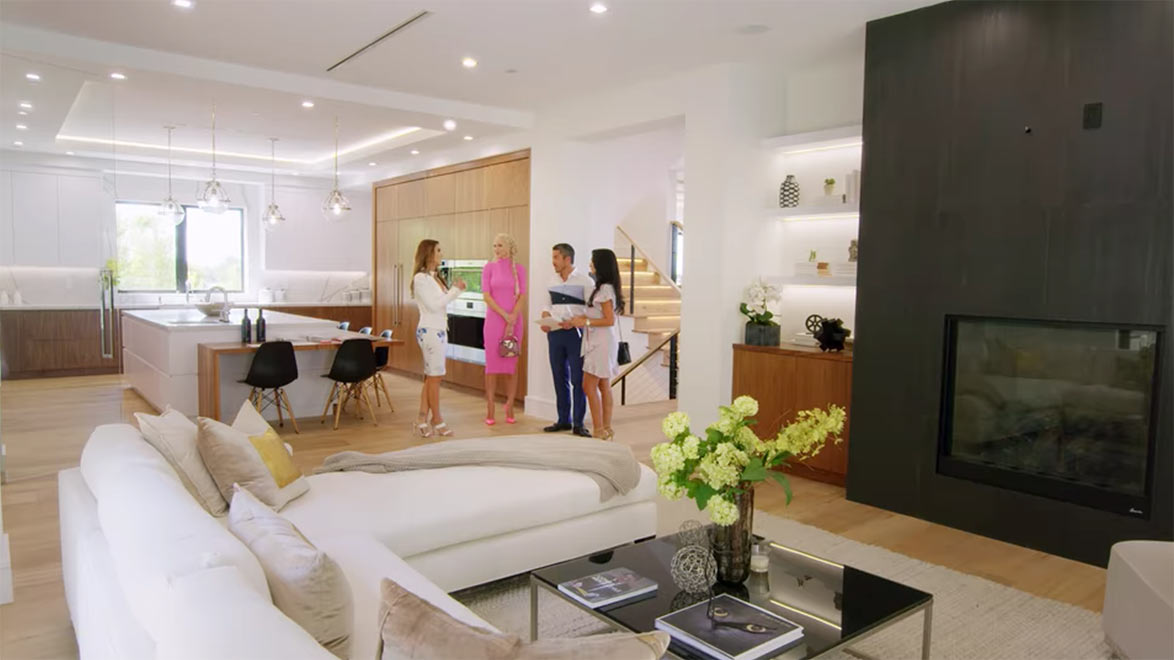 Watch Selling Sunset Online VidAngel